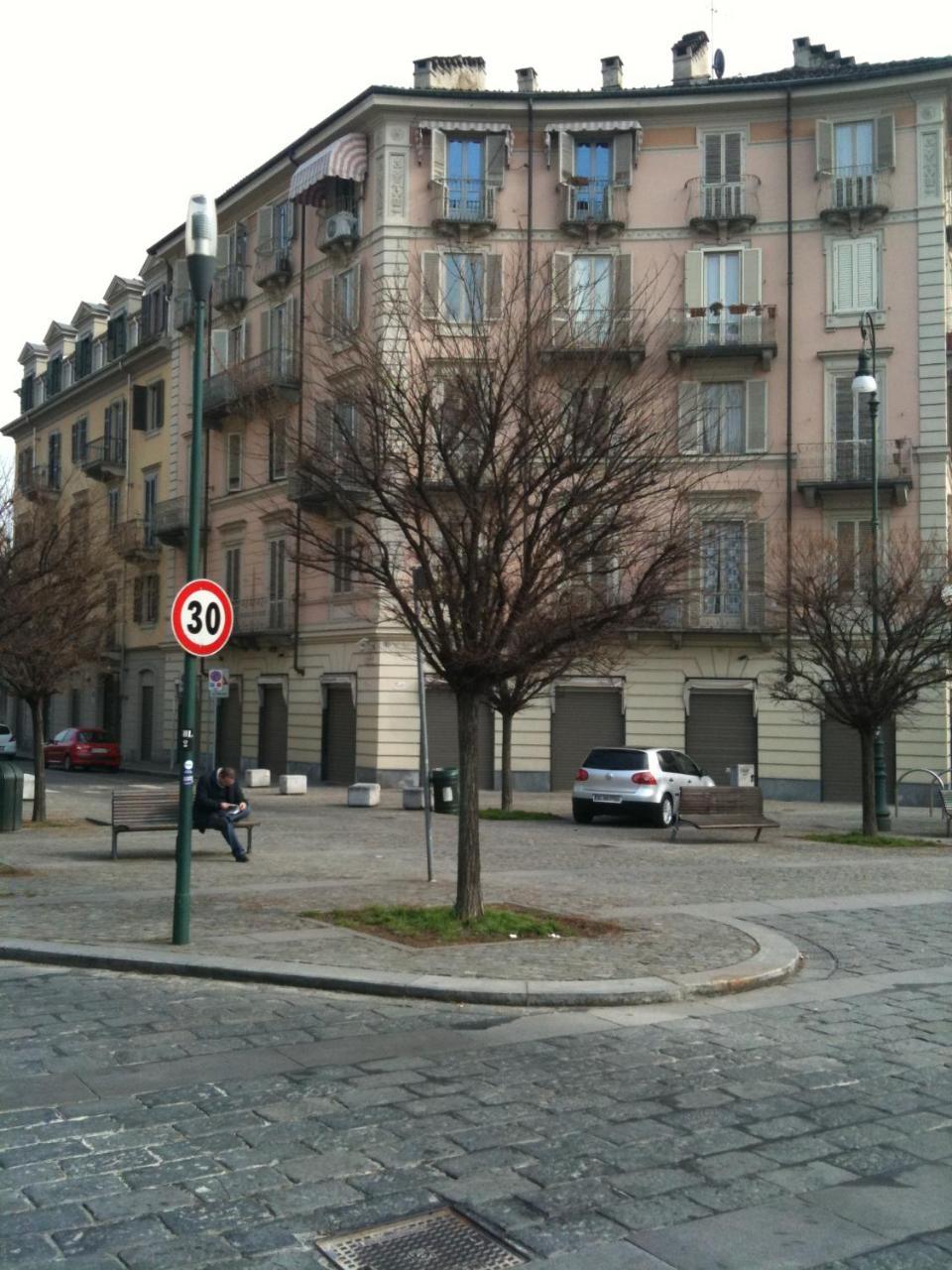 Un Piano Sotto Arturo Apartment Turin Bagian luar foto